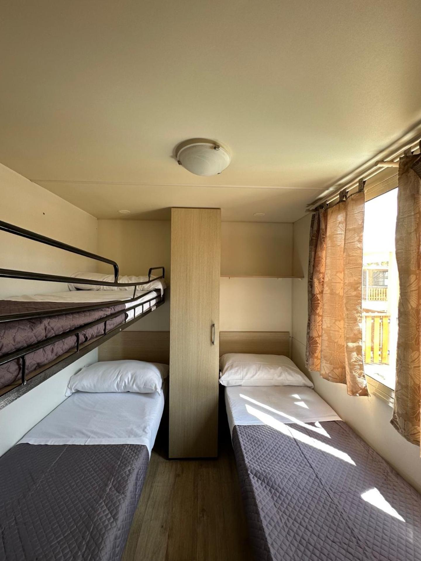 Hotel Tahiti Fondi Zimmer foto